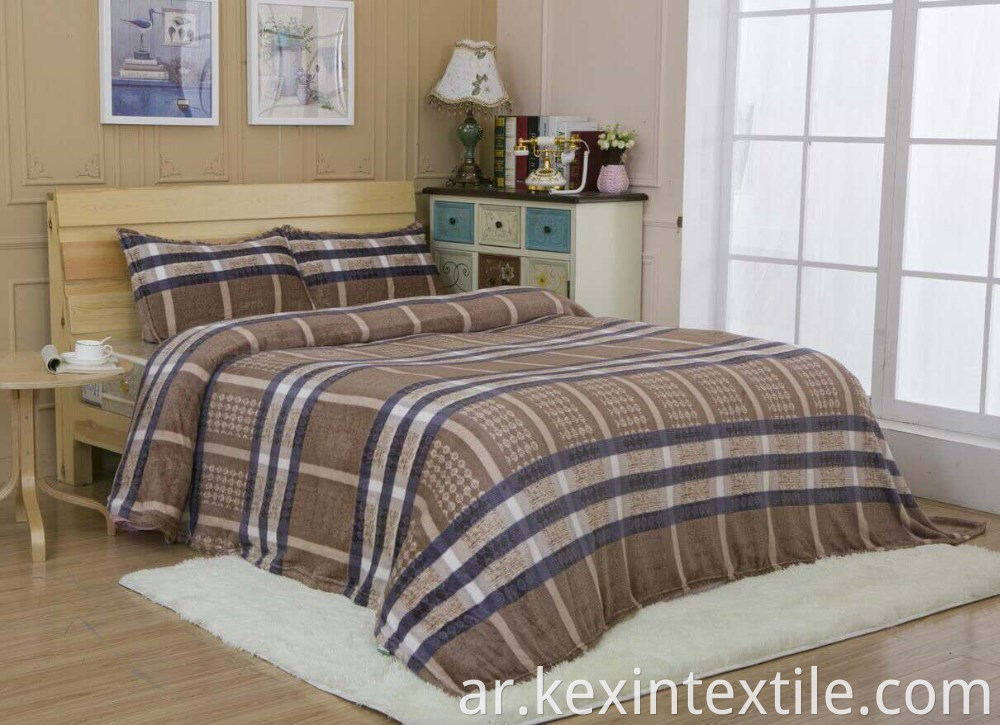 Newest super soft strip design flannel blanket wholesale